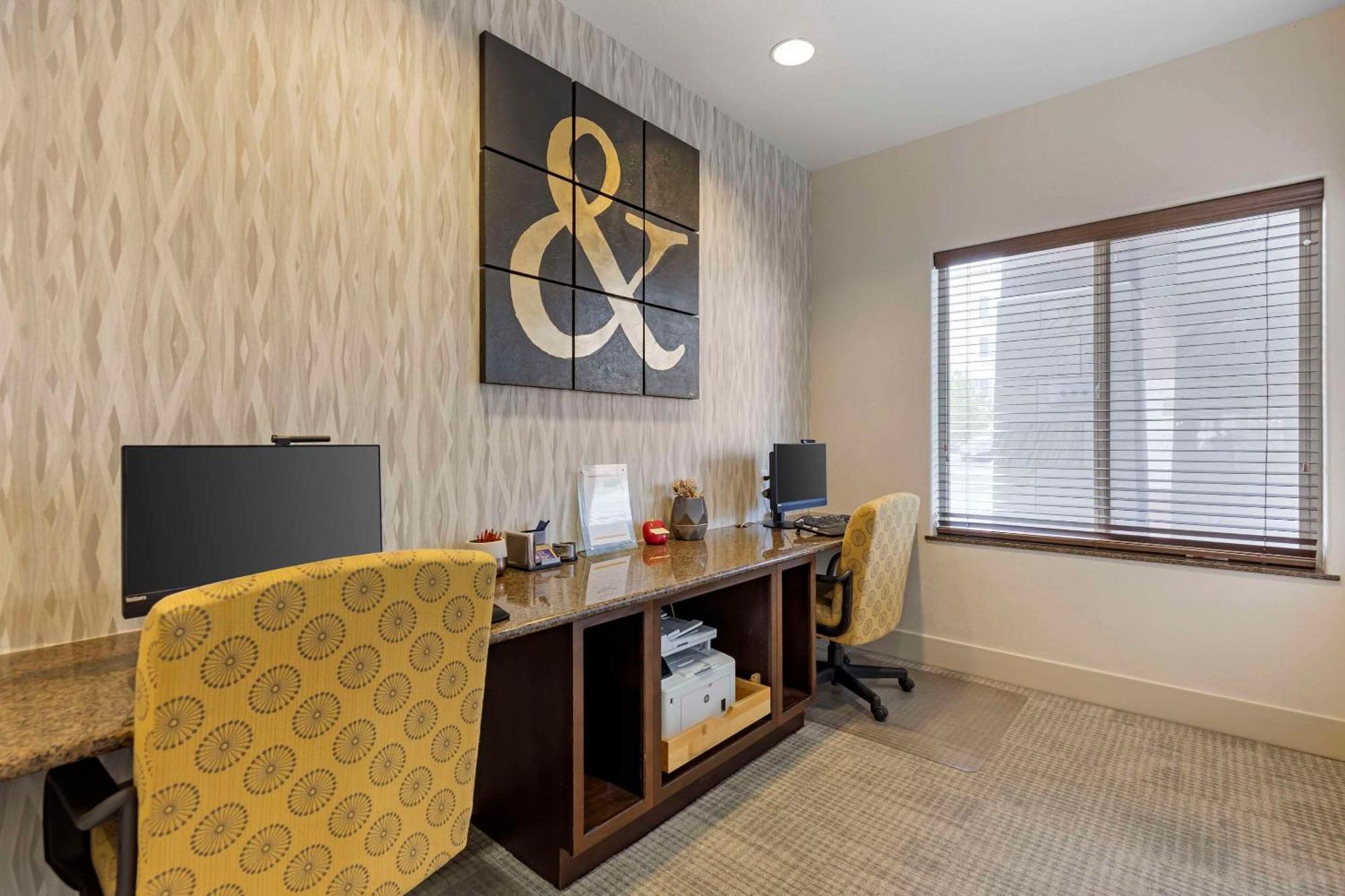 Comfort Inn & Suites Brighton Denver Ne Medical Center Εξωτερικό φωτογραφία